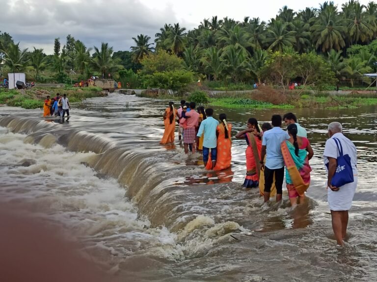 திருக்கோவிலூர் தென்பெண்ணை ஆற்றில் நீர்வரத்து அதிகரிப்பு விவசாயிகள் மகிழ்ச்சி: