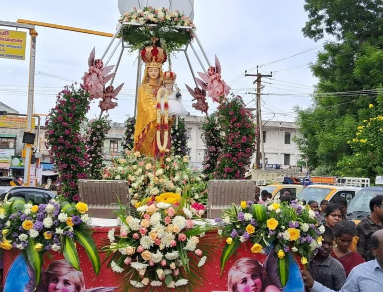 வேண்டுதல் நிறைவேற ஆயிரக்கணக்கான கிறிஸ்தவர்கள் நடைப்பயணம்.