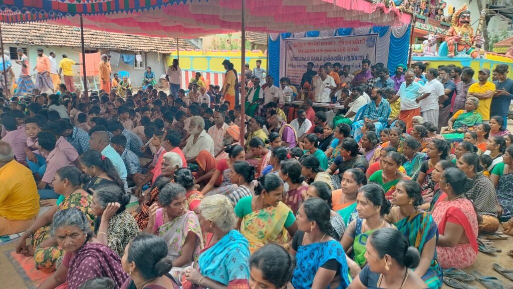 இரண்டாவது நாளாக சாதி சான்றிதழ் வழங்ககோரி பள்ளியை புறக்கணித்து - போராடும் மாணவர்கள் 